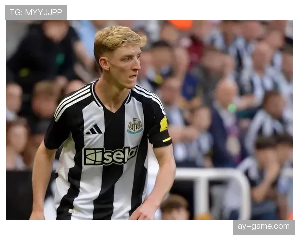 纽卡斯尔新星戈登强势崛起，英超赛季表现引多方关注