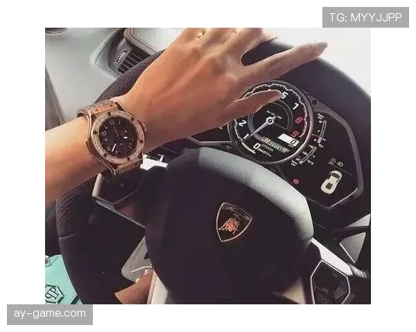 石宇奇上场一本正经，下场朋友圈直接全是豪车别墅，看着像两个人生活啊